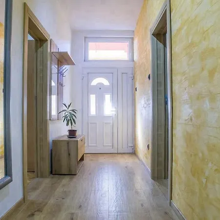 Lukas Apartment *
